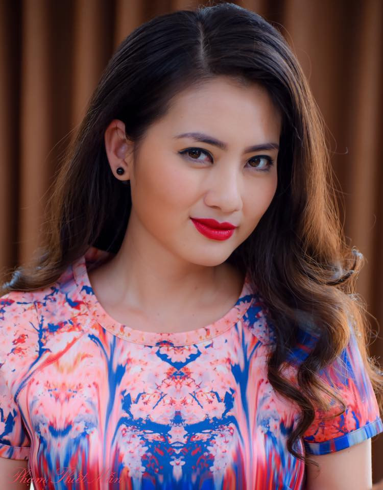 Hinh anh Nghe si Viet buc xuc voi cach hanh xu vo van hoa cua Huong Giang Idol 5