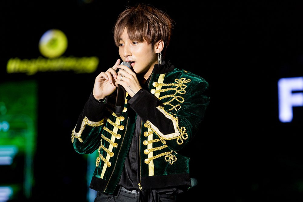 Hinh anh Son Tung M-TP dep trai nhu hoang tu, hat cuc sung cung hang nghin khan gia 5