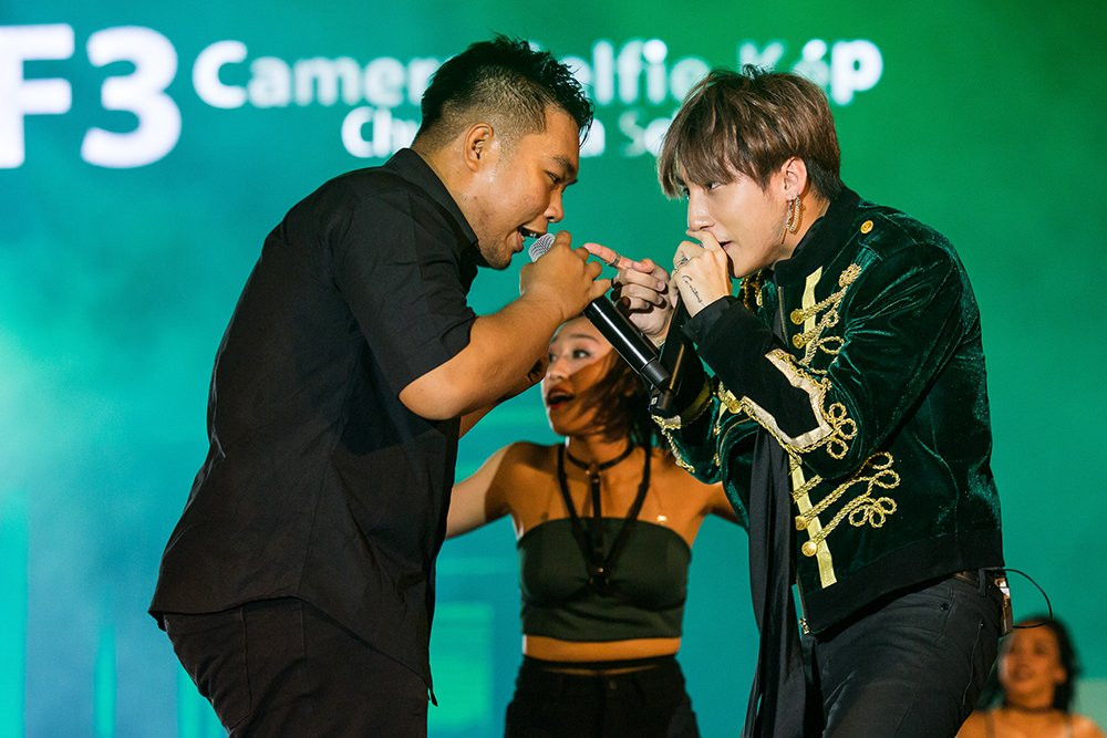 Hinh anh Son Tung M-TP dep trai nhu hoang tu, hat cuc sung cung hang nghin khan gia 7