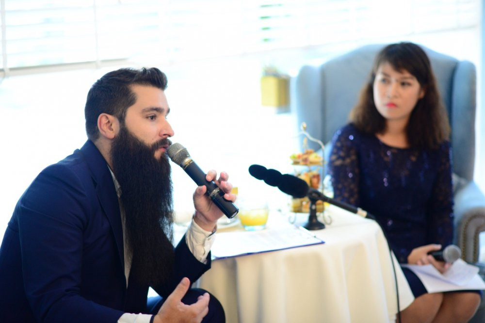 Hinh anh Dao dien phim Kong: ‘Voi toi, Ngo Thanh Van rat khac biet’ 3