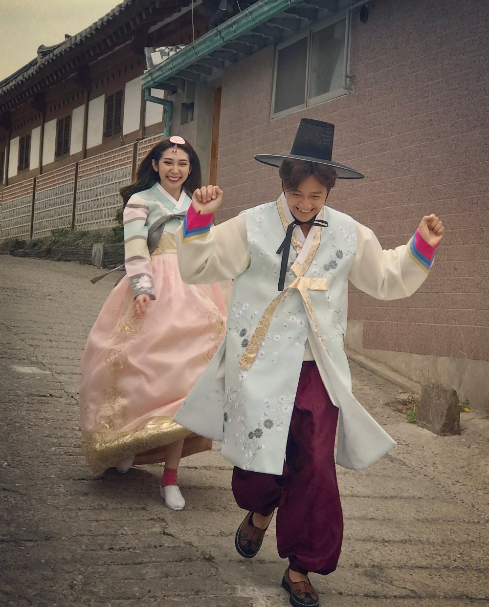 Hinh anh Ngo Kien Huy – Khong Tu Quynh sieu dang yeu khi quay MV tai Han Quoc 3