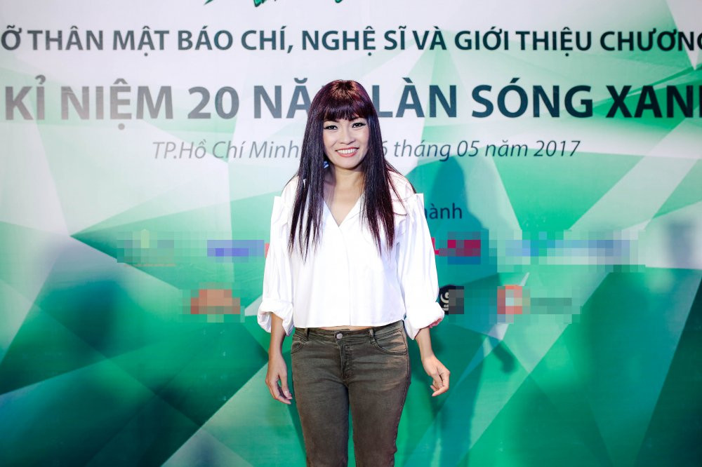 Hinh anh Phuong Thanh boi hoi xuc dong nho lai thuo moi vao nghe hat tai ‘Lan song xanh’