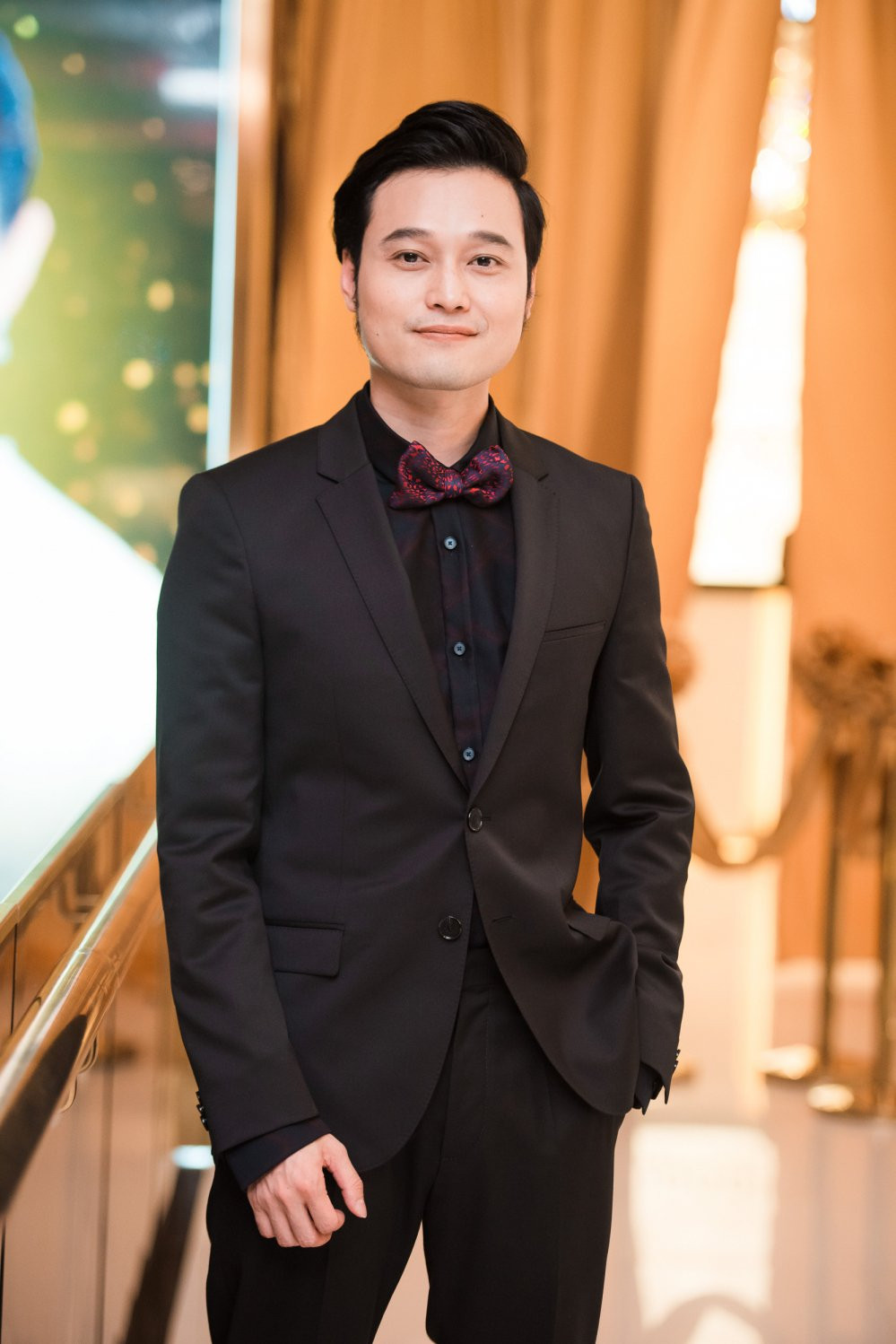 Hinh anh Ho Ngoc Ha dien dam om sat, xuat hien rang ro tai su kien 5