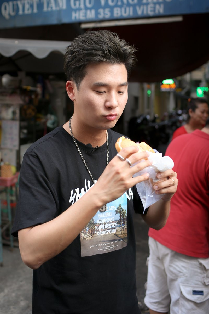 Hinh anh Hari Won thi do banh xeo cung rapper Han Quoc Basick 3