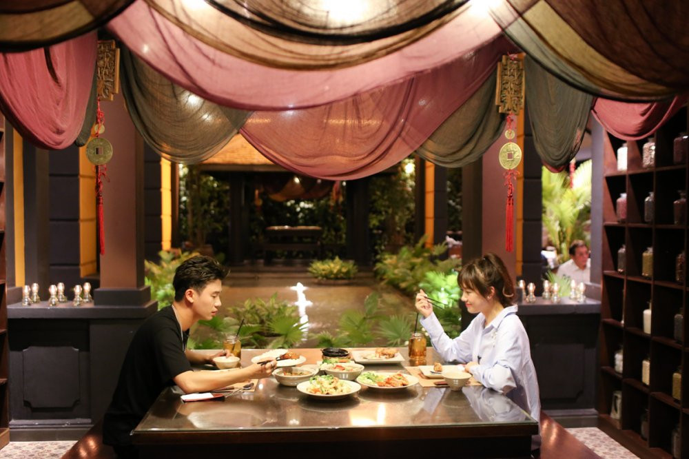 Hinh anh Hari Won thi do banh xeo cung rapper Han Quoc Basick 6