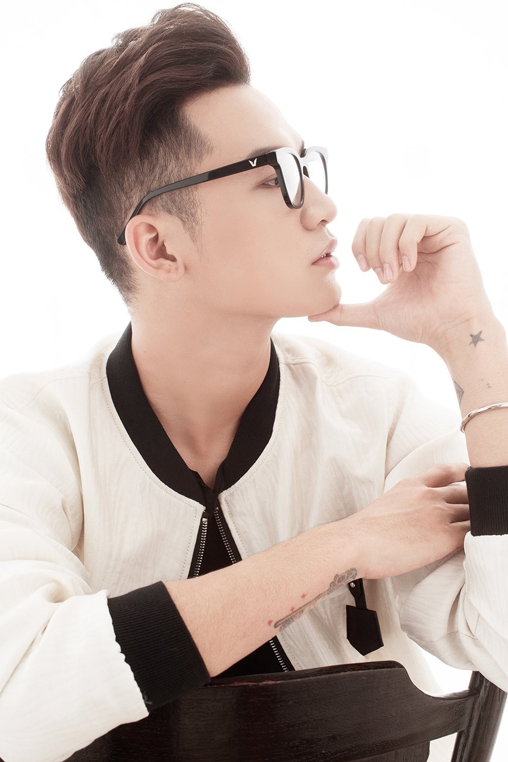 Hinh anh Hoc tro Thu Minh ke chuyen tinh yeu trong san pham dau tien