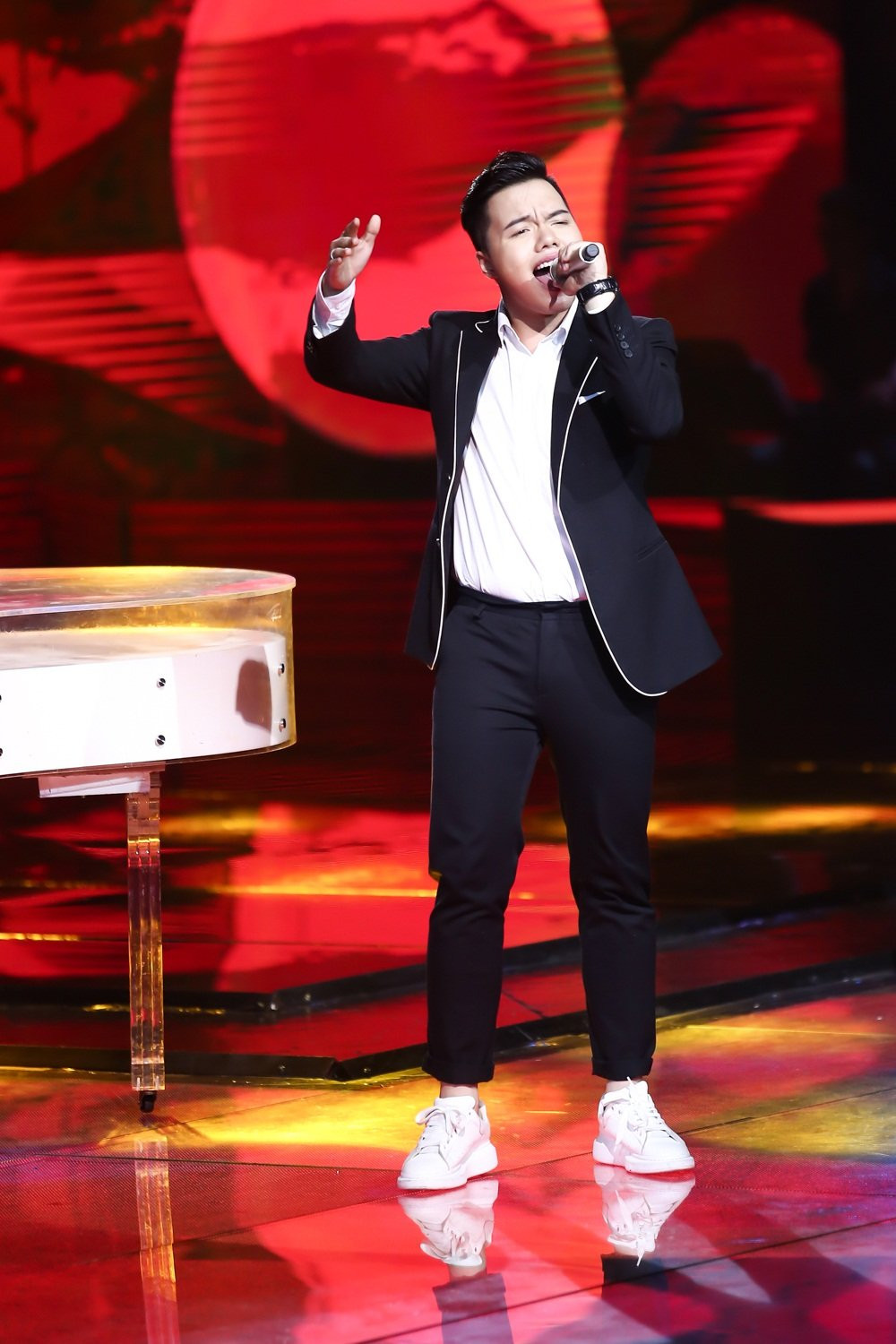 Hinh anh ‘Da tai da mat’ khi Dong Nhi cung hoc tro khuay dong san khau Giong hat Viet 2017 5