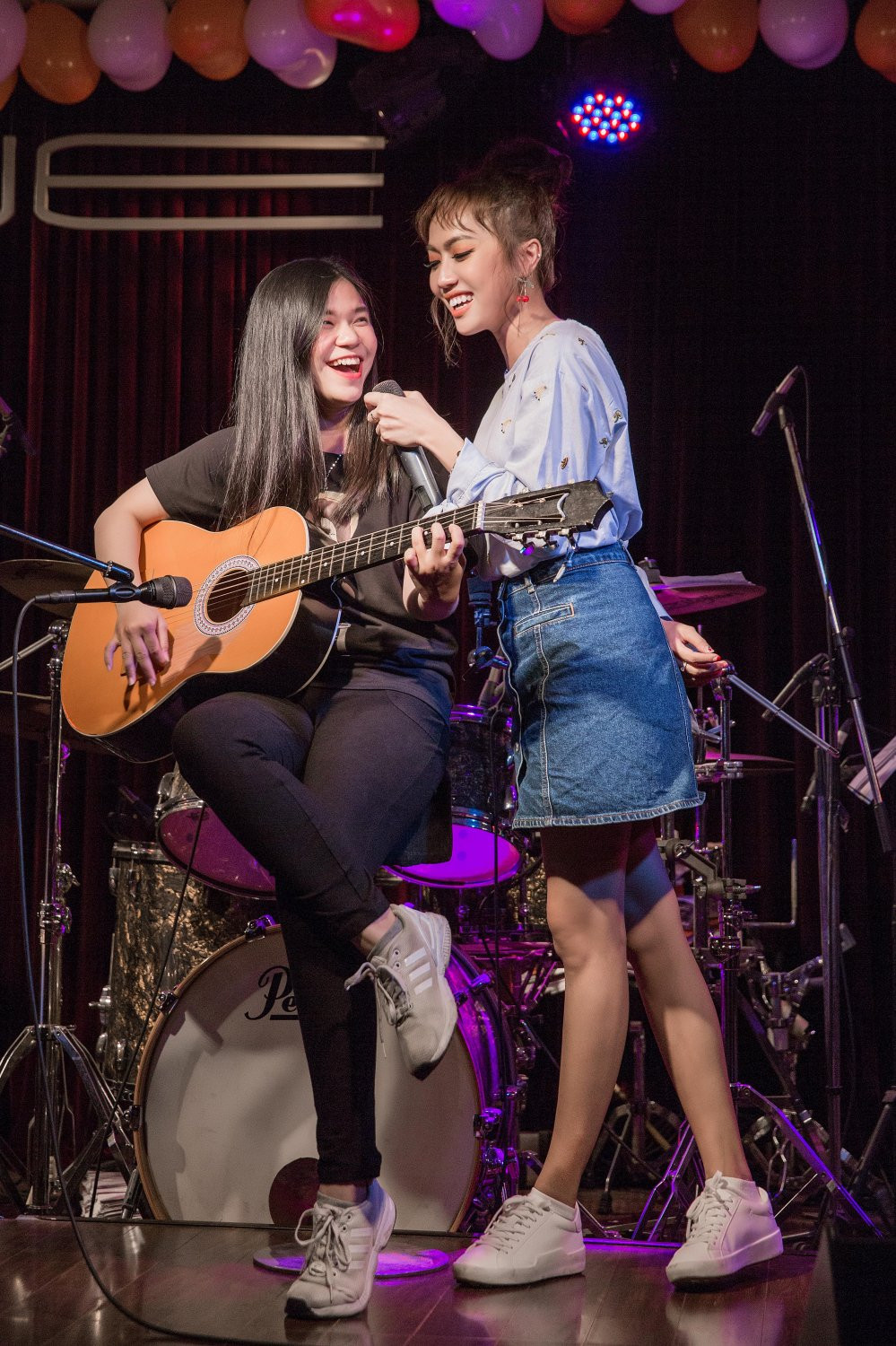 Hinh anh Dieu Nhi muon hit cua Dong Nhi thay loi cam on fan