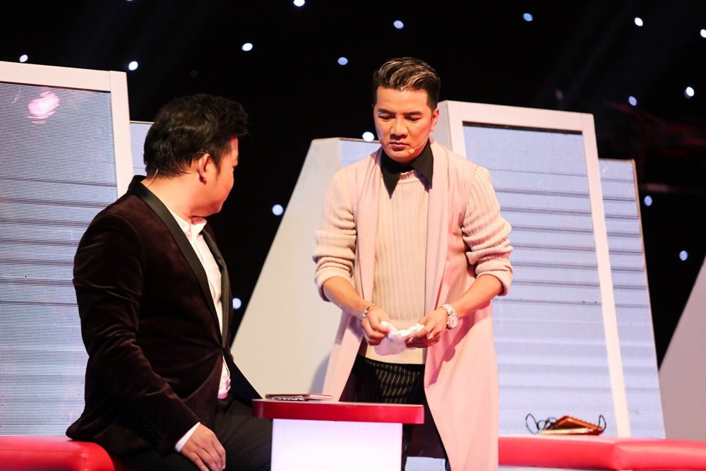 Hinh anh Quang Le khoc nhu mua, nho ve cha khi hoc tro Ngoc Son hat 'Dao lam con' 3