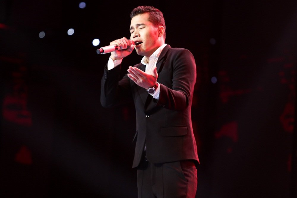 Hinh anh Quang Le khoc nhu mua, nho ve cha khi hoc tro Ngoc Son hat 'Dao lam con' 5