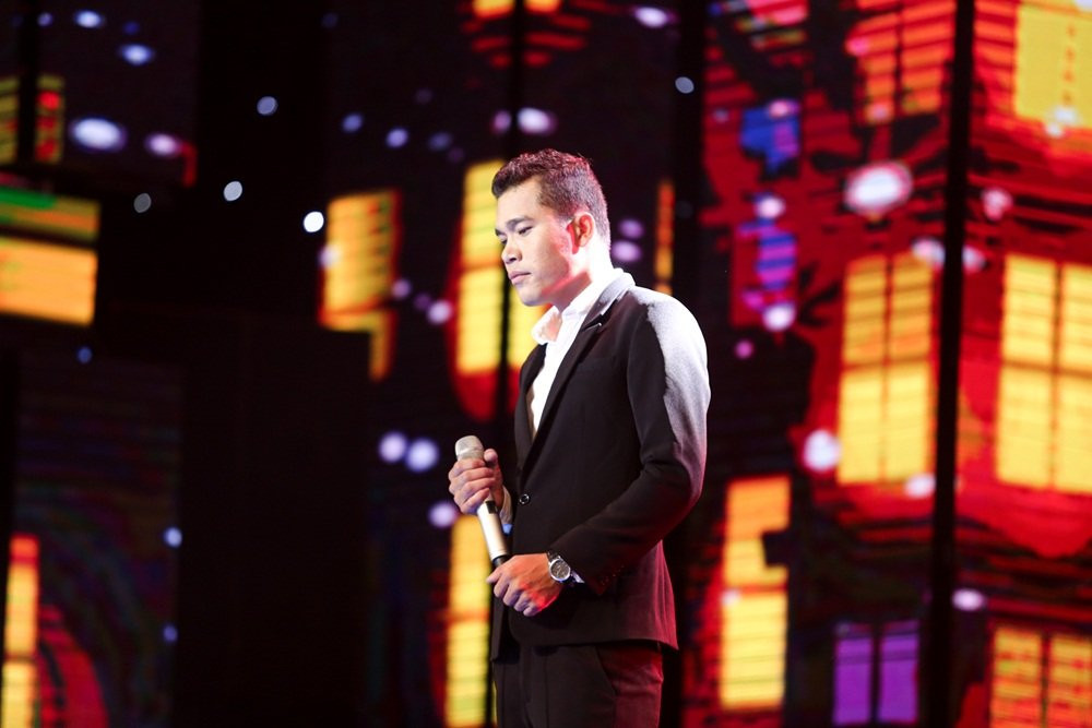 Hinh anh Quang Le khoc nhu mua, nho ve cha khi hoc tro Ngoc Son hat 'Dao lam con' 6