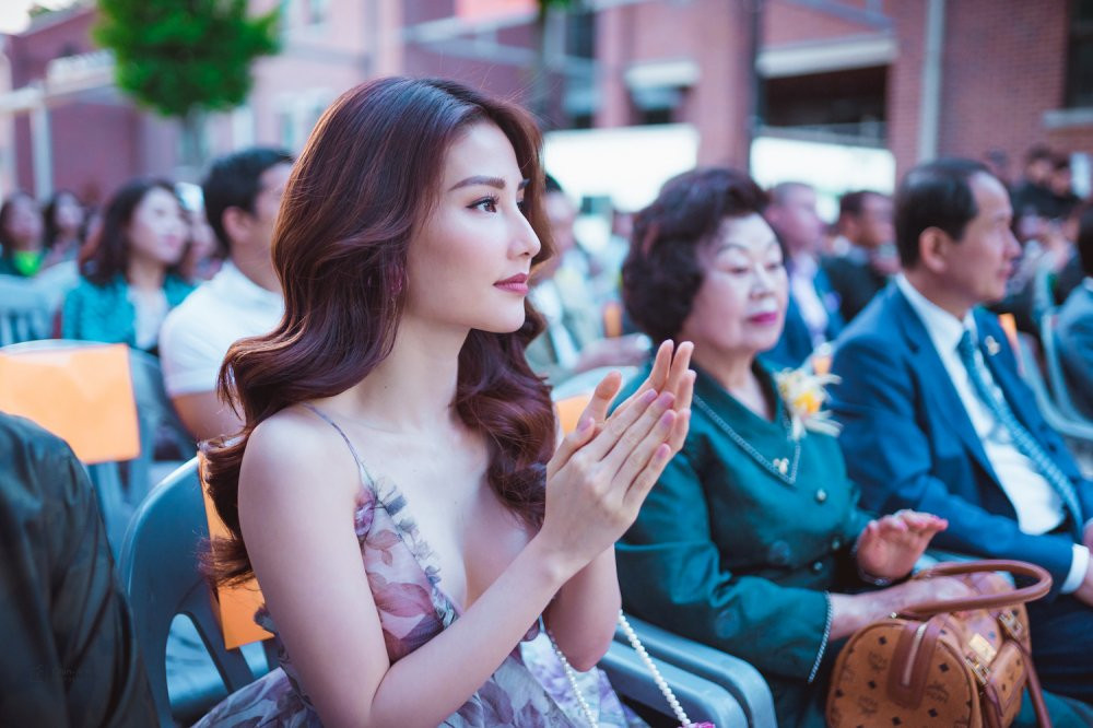 Hinh anh Diem My 9x rang ro tham du le khai mac lien hoan phim ‘Diaspora’ tai Han Quoc