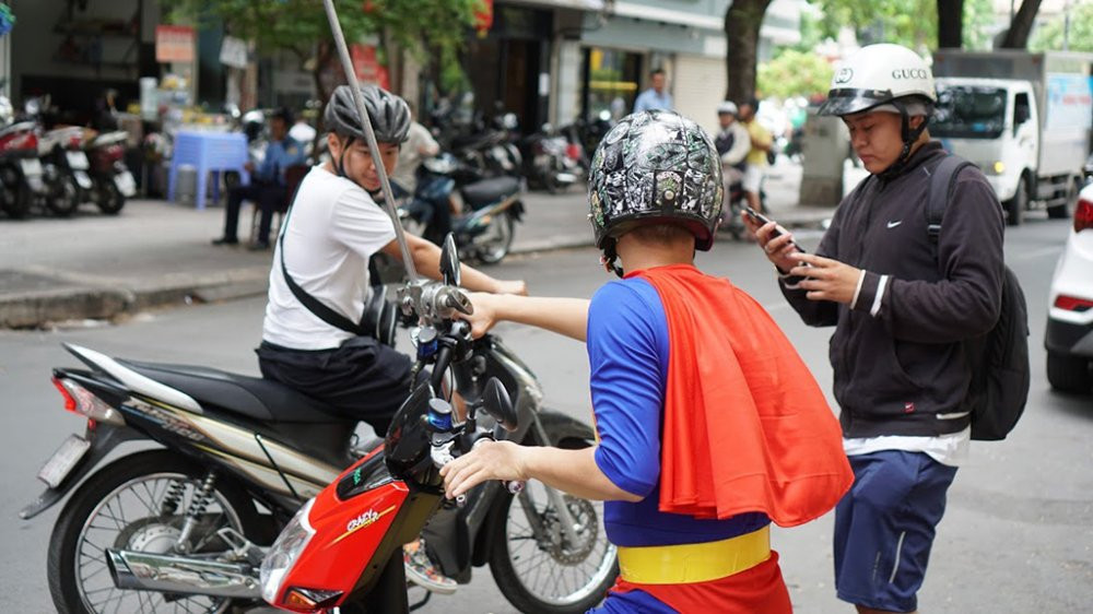 Hinh anh Hoai Linh co van kich ban cho MV cua Bao Kun 3