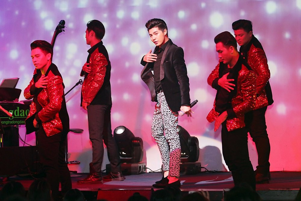 Hinh anh Noo Phuoc Thinh cung hoc tro gay sot trong dem nhac tri an khan gia 3