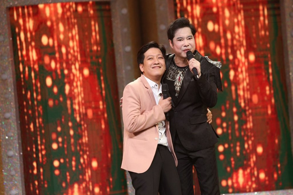 Trực tiếp Ca sĩ giấu mặt 2017 tập 1: Danh ca Ngọc Sơn mở màn mùa thứ 3 - 5