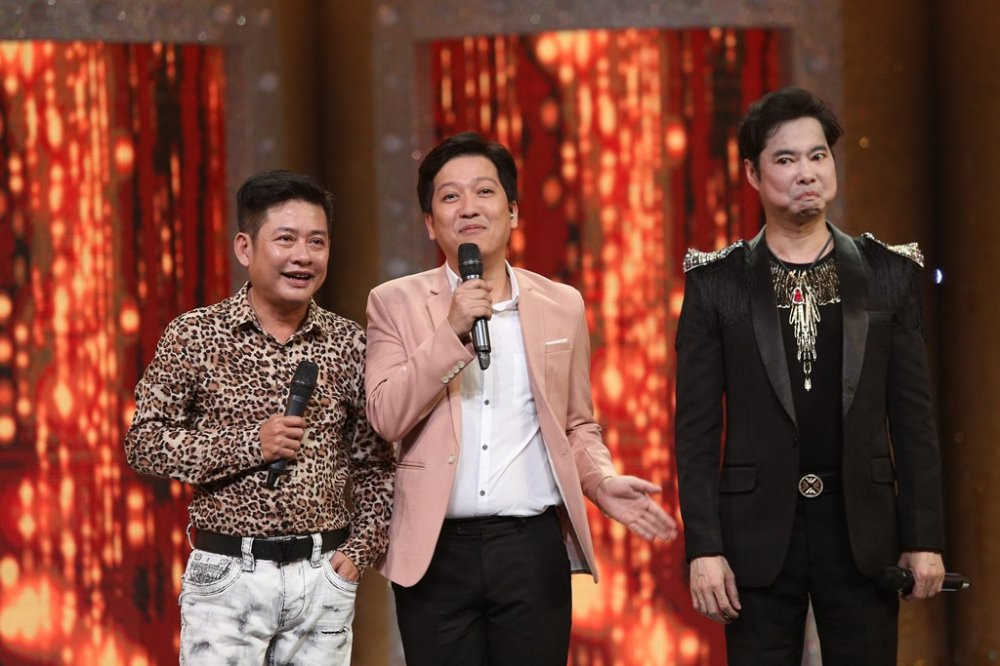 Trực tiếp Ca sĩ giấu mặt 2017 tập 1: Danh ca Ngọc Sơn mở màn mùa thứ 3 - 4