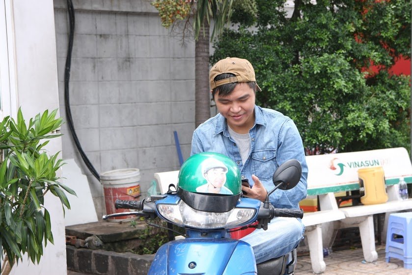 Hinh anh Nhom MTV ‘that the’, doi nghe lam xe om va bao ve