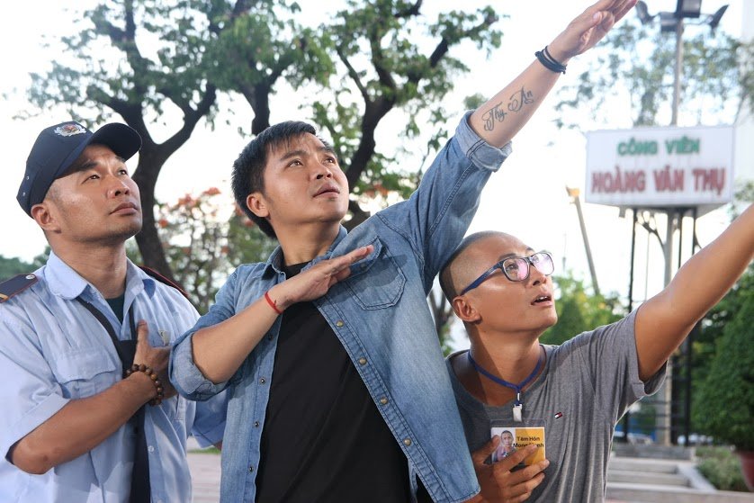 Hinh anh Nhom MTV ‘that the’, doi nghe lam xe om va bao ve 7