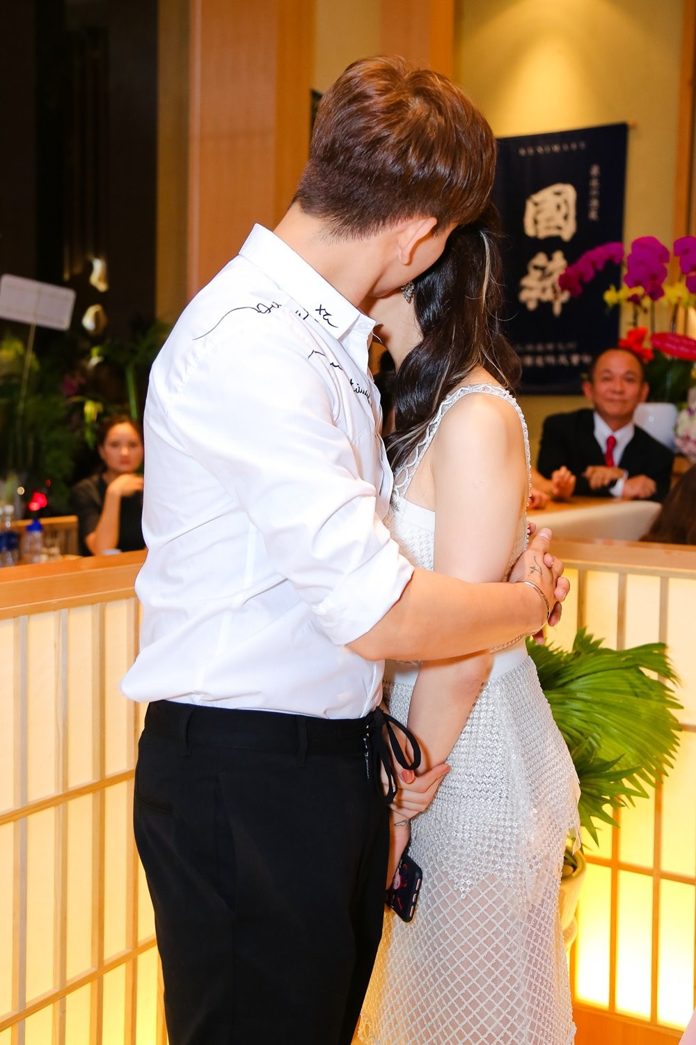 Hinh anh Vo chong Truong Quynh Anh tinh tu, xoa tan tin don ly hon 5