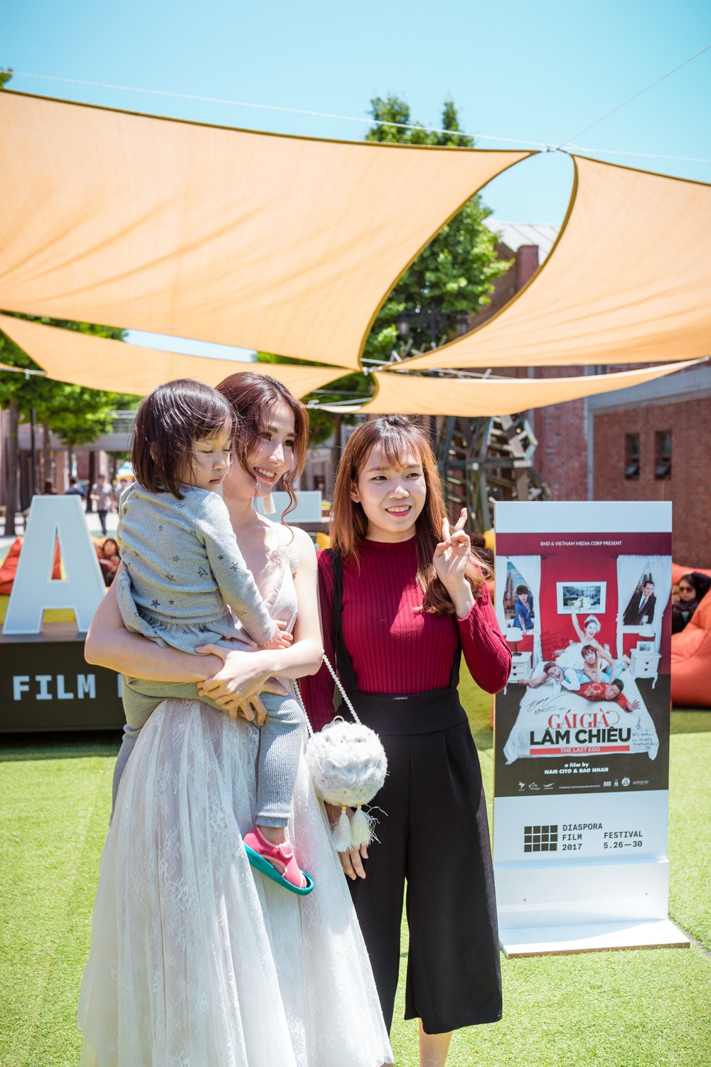 Hinh anh Diem My 9x dien trang phuc khoe kheo ve goi cam o Han Quoc 9