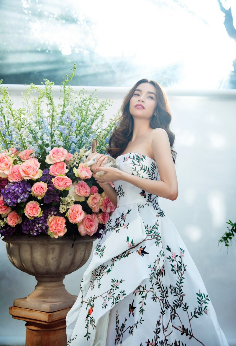 Hinh anh Ho Ngoc Ha kieu sa giua thien nhien hu ao