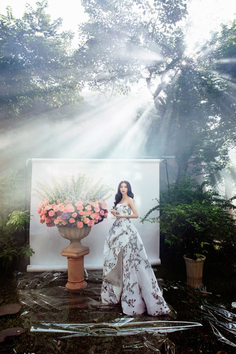 Hinh anh Ho Ngoc Ha kieu sa giua thien nhien hu ao 4