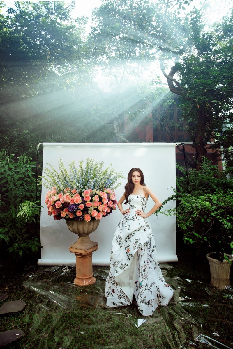 Hinh anh Ho Ngoc Ha kieu sa giua thien nhien hu ao 6