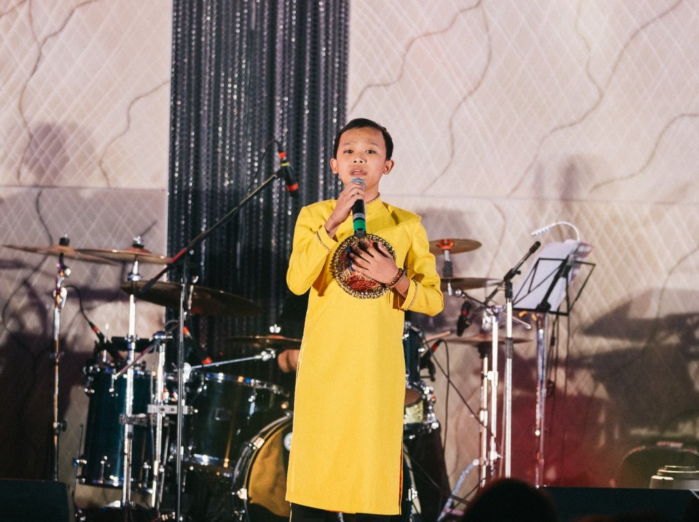 Hinh anh Phi Nhung, Ho Van Cuong dien ao dai song ca tai Uc 3