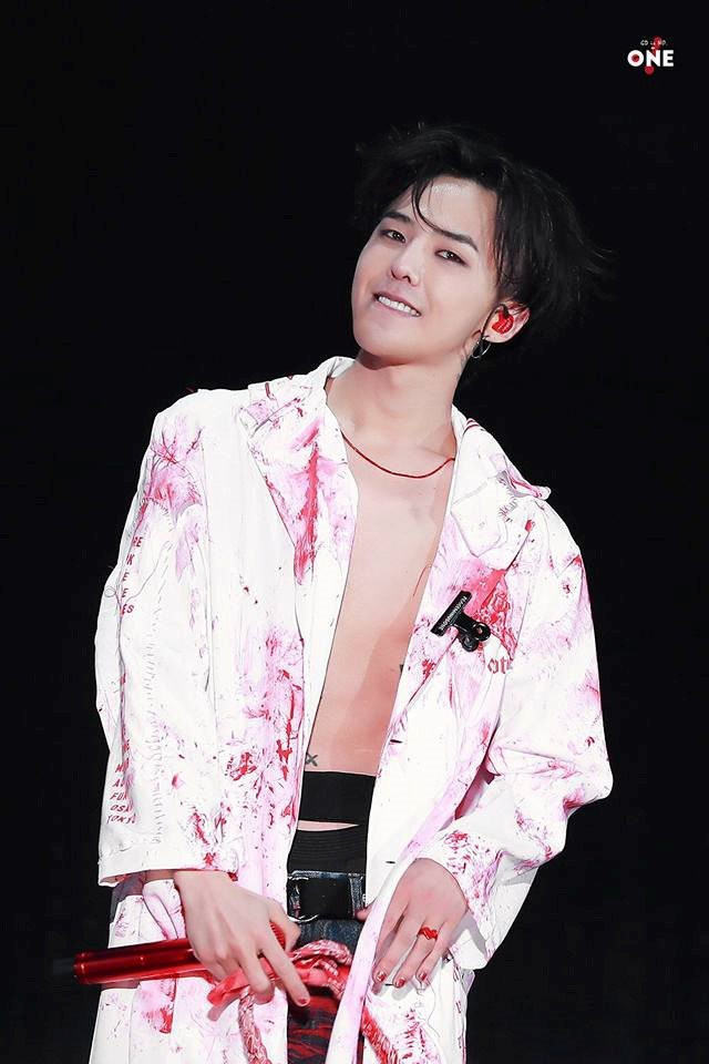 IU, Sulli cung dan sao tham gia dem nhac cua G-Dragon hinh anh 8