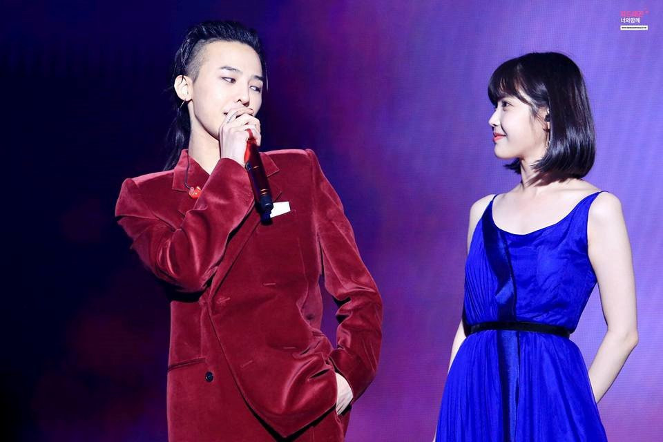 IU, Sulli cung dan sao tham gia dem nhac cua G-Dragon hinh anh 3