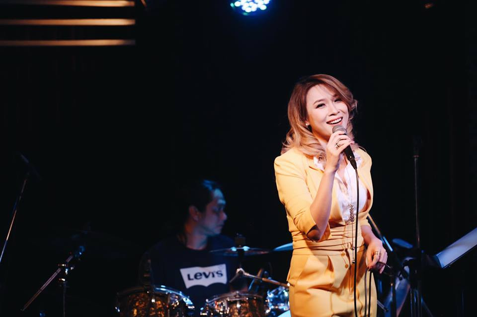 clip my tam lau ban cho nguoi gia va loi xin loi muon cua nhan vien hinh anh 2