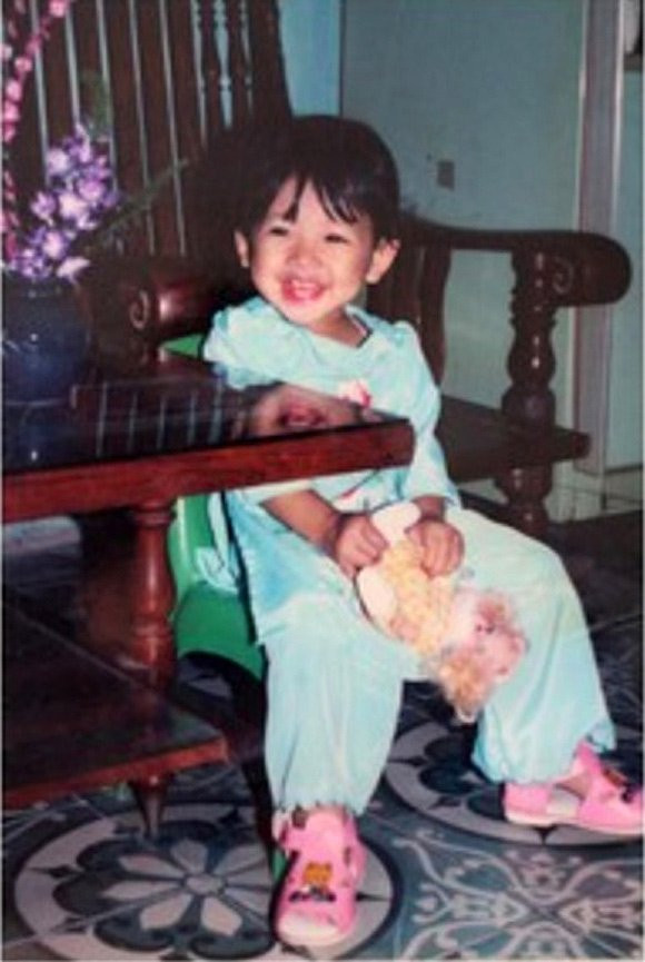 hot-girl-viet-nhi-thay-doi-chong-mat-khi-truong-thanh 22