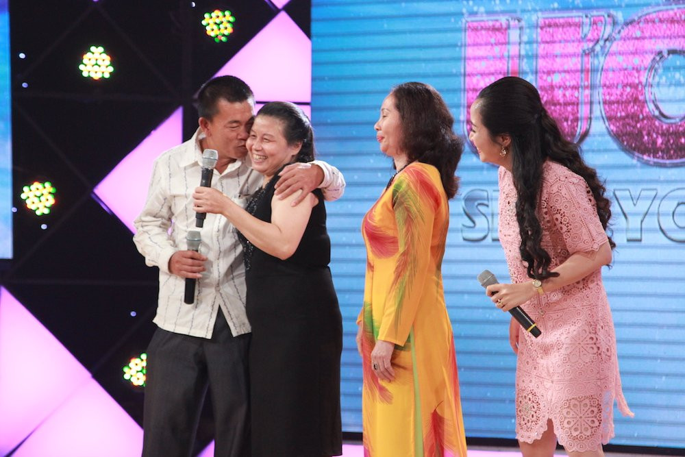 LE THI BINH VA VO CHONG CO LAN 5