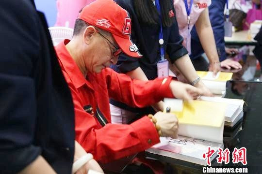 'Ngo Khong' Luc Tieu Linh Dong lai bi khan gia Trung Quoc chi trich hinh anh 3