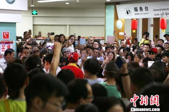 'Ngo Khong' Luc Tieu Linh Dong lai bi khan gia Trung Quoc chi trich hinh anh 1