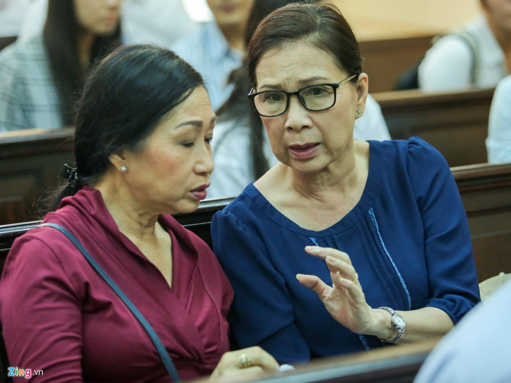 Hoai Linh den toa ung ho tinh than Ngoc Trinh kien nha hat kich hinh anh 6