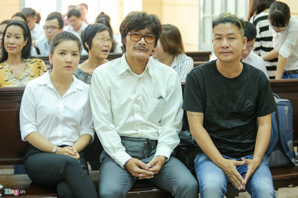 Hoai Linh den toa ung ho tinh than Ngoc Trinh kien nha hat kich hinh anh 4