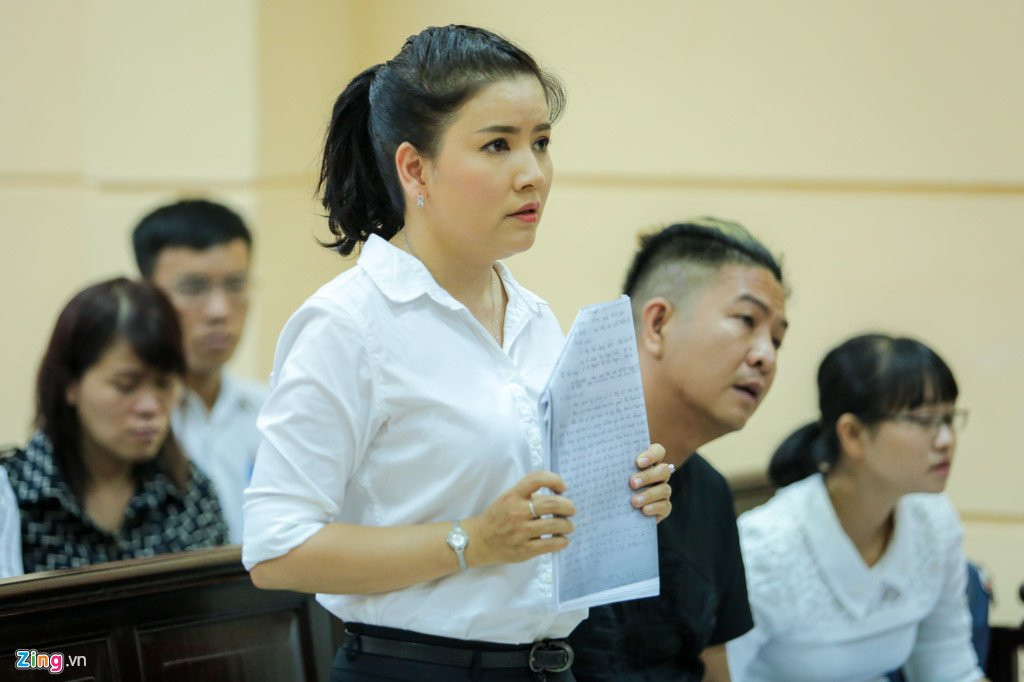 Hoai Linh den toa ung ho tinh than Ngoc Trinh kien nha hat kich hinh anh 1