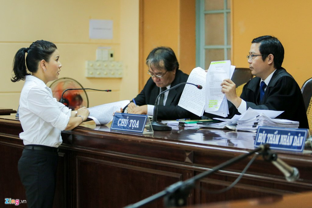 Hoai Linh den toa ung ho tinh than Ngoc Trinh kien nha hat kich hinh anh 8