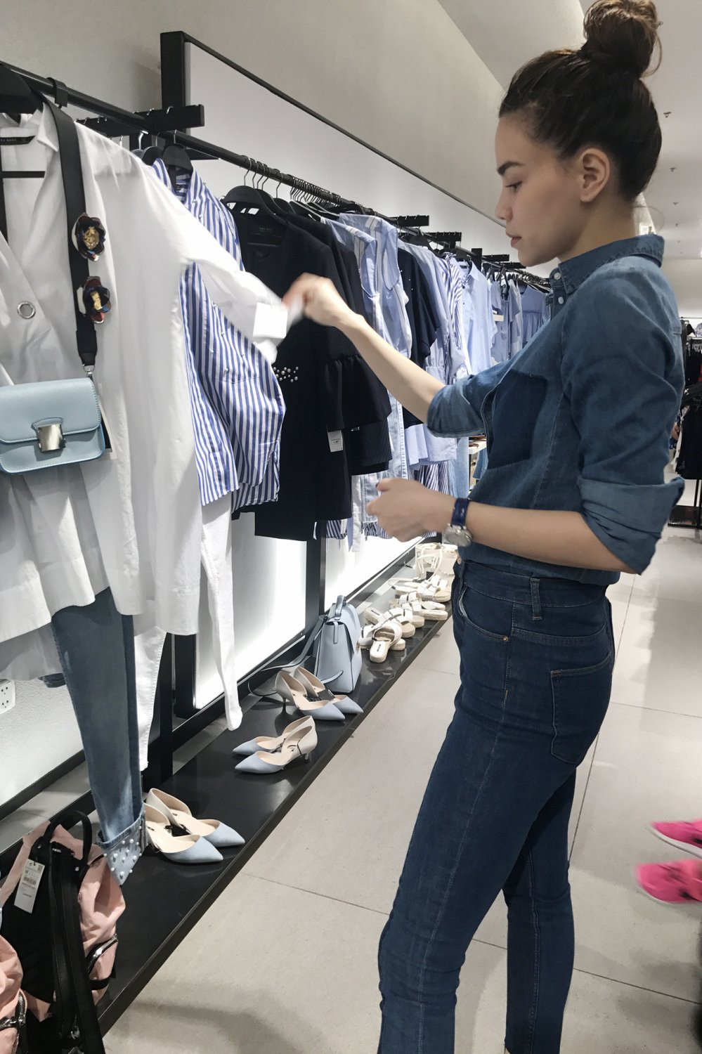 HO NGOC HA LUA CHON TRANG PHUC CHO MV (1)