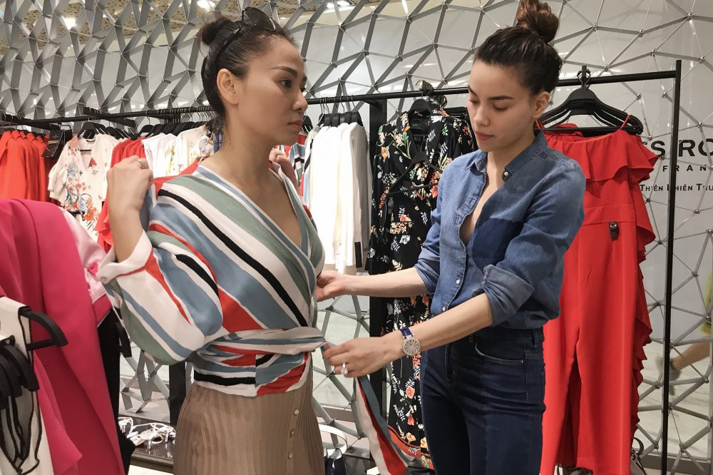 HO NGOC HA TU VAN VA CHON TRANG PHUC CHO THU MINH (3) 3