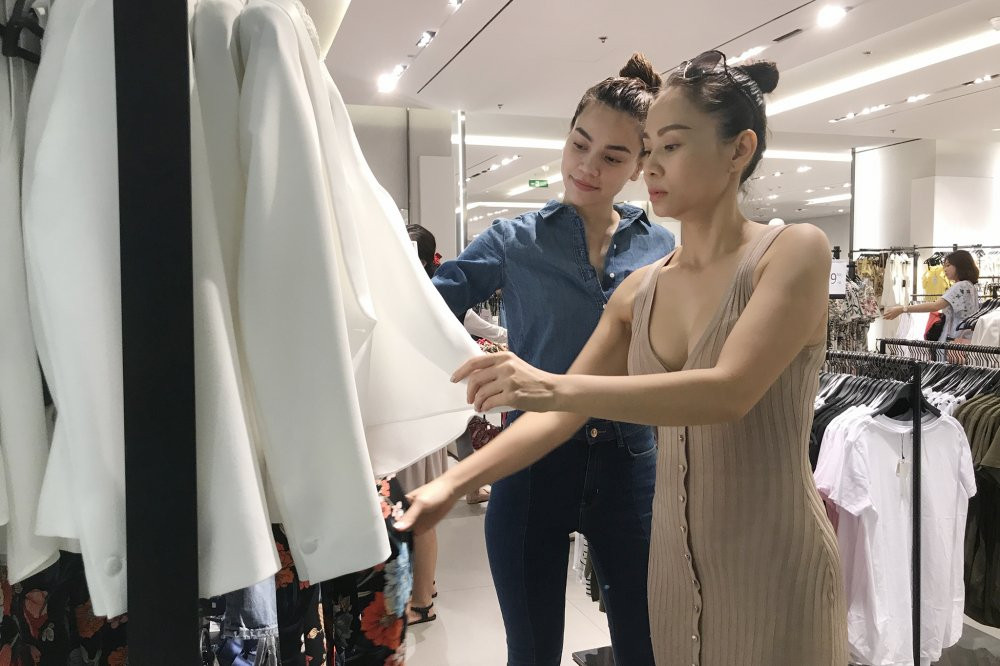 HO NGOC HA TU VAN VA CHON TRANG PHUC CHO THU MINH (4) 5