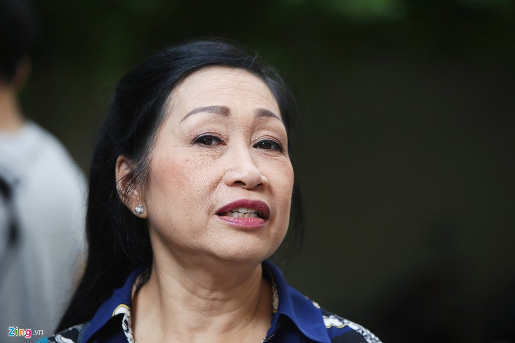 Nhieu nghe si den ung ho, Ngoc Trinh khoc trong phien xu thu 4 hinh anh 6