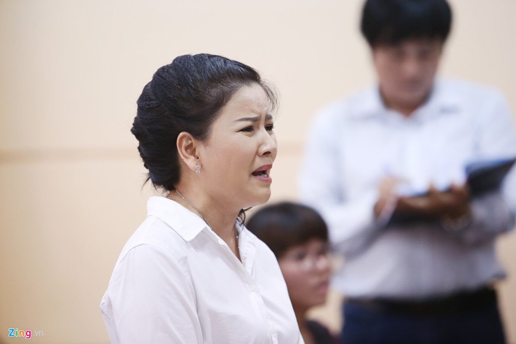 Nhieu nghe si den ung ho, Ngoc Trinh khoc trong phien xu thu 4 hinh anh 8