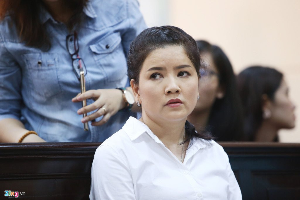 Nhieu nghe si den ung ho, Ngoc Trinh khoc trong phien xu thu 4 hinh anh 1