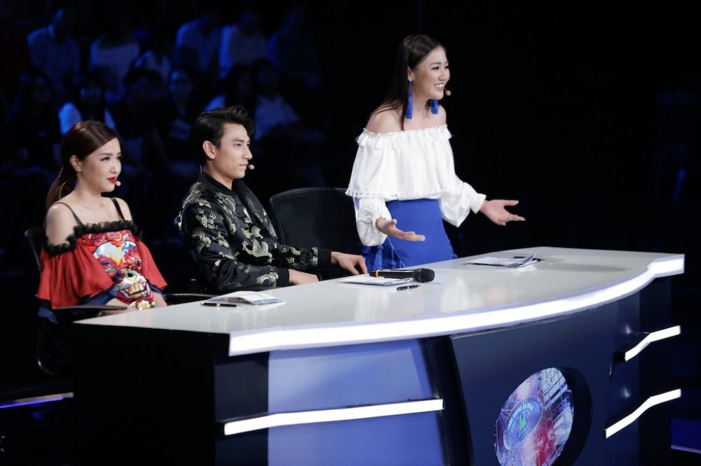 BGK phan khich truoc phan trinh dien cua cac thi sinh 9 5