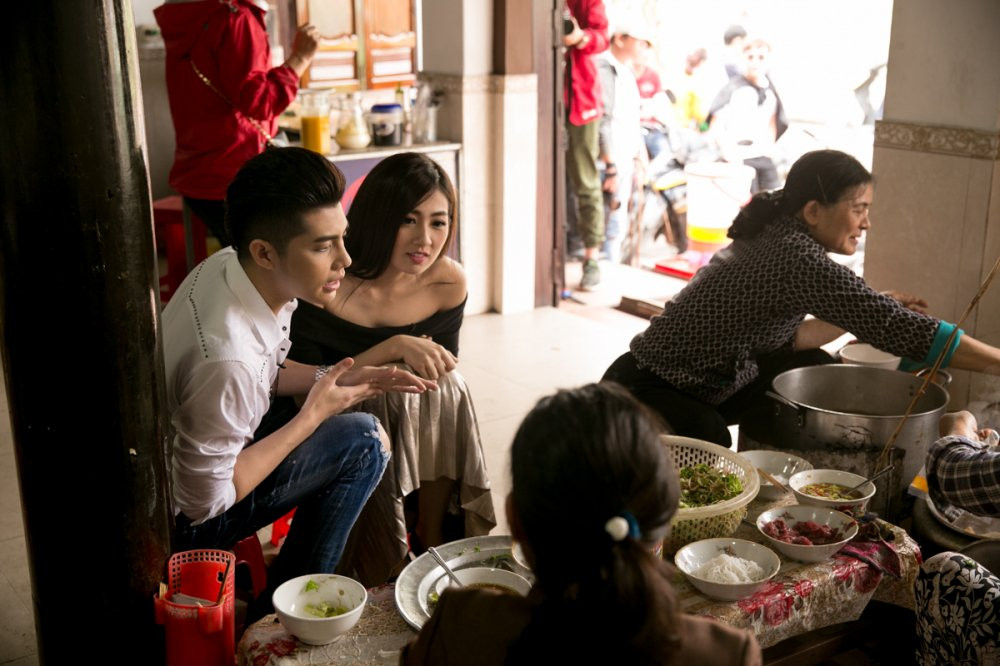 03 NOO PHUOC THINH - A HAU TU ANH CUNG XEM CACH THUC THUC HIEN BUN BO HUE (1) 5