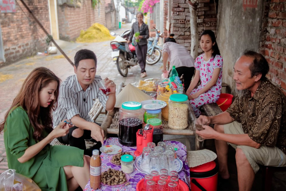 02 PHAN ANH & VAN HUGO DAO MOT VONG LANG CO (3) 3