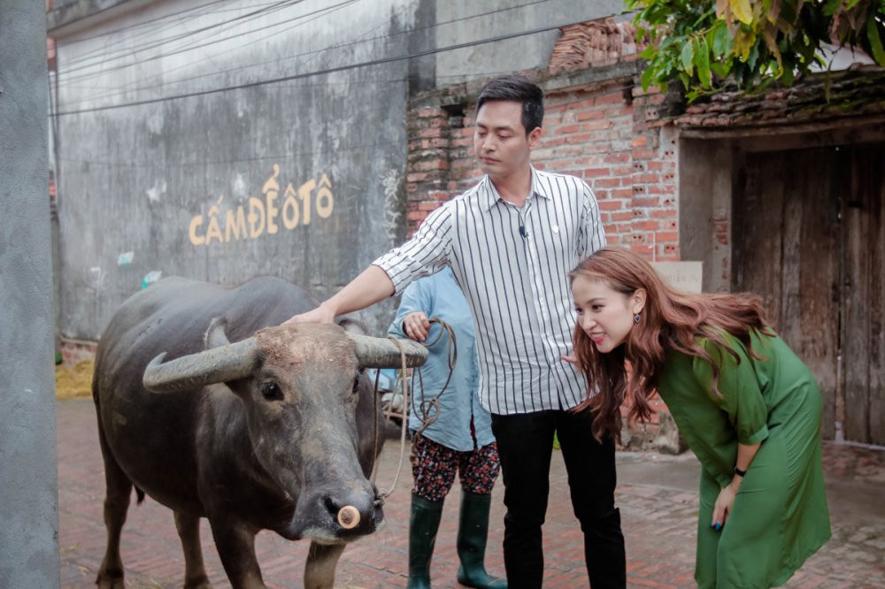 02 PHAN ANH & VAN HUGO DAO MOT VONG LANG CO (4) 5