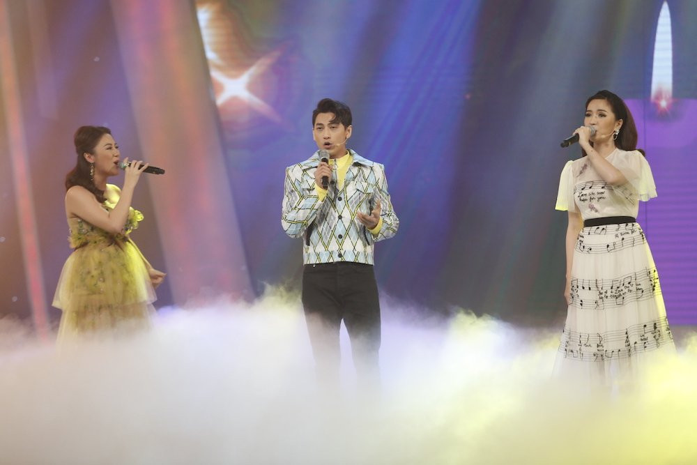 3 GIAM KHAO TRINH BAY LIEN KHUC 2